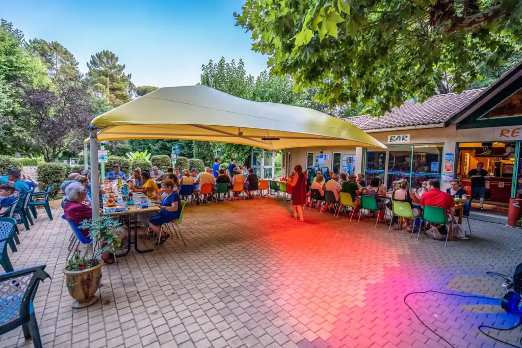 terrasse restaurant saint jean du gard